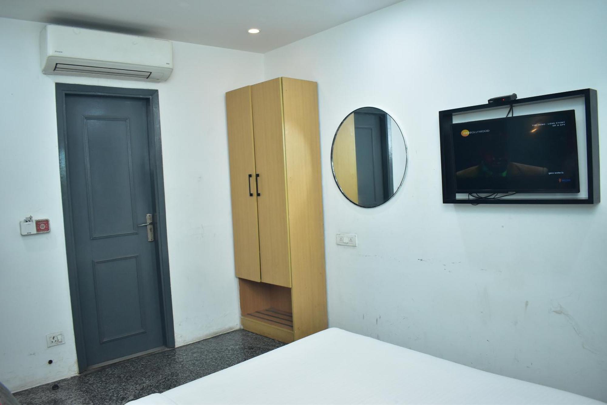Hotel Golden Saffron By Qotel-Punjabi Bagh Neu-Delhi Exterior foto