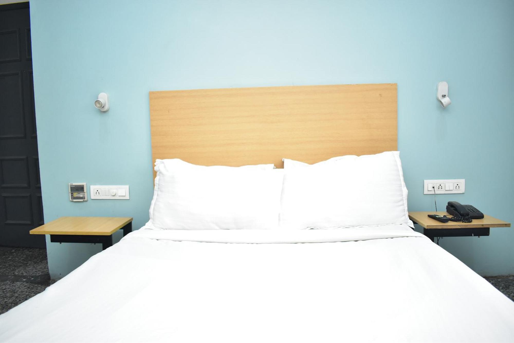 Hotel Golden Saffron By Qotel-Punjabi Bagh Neu-Delhi Exterior foto