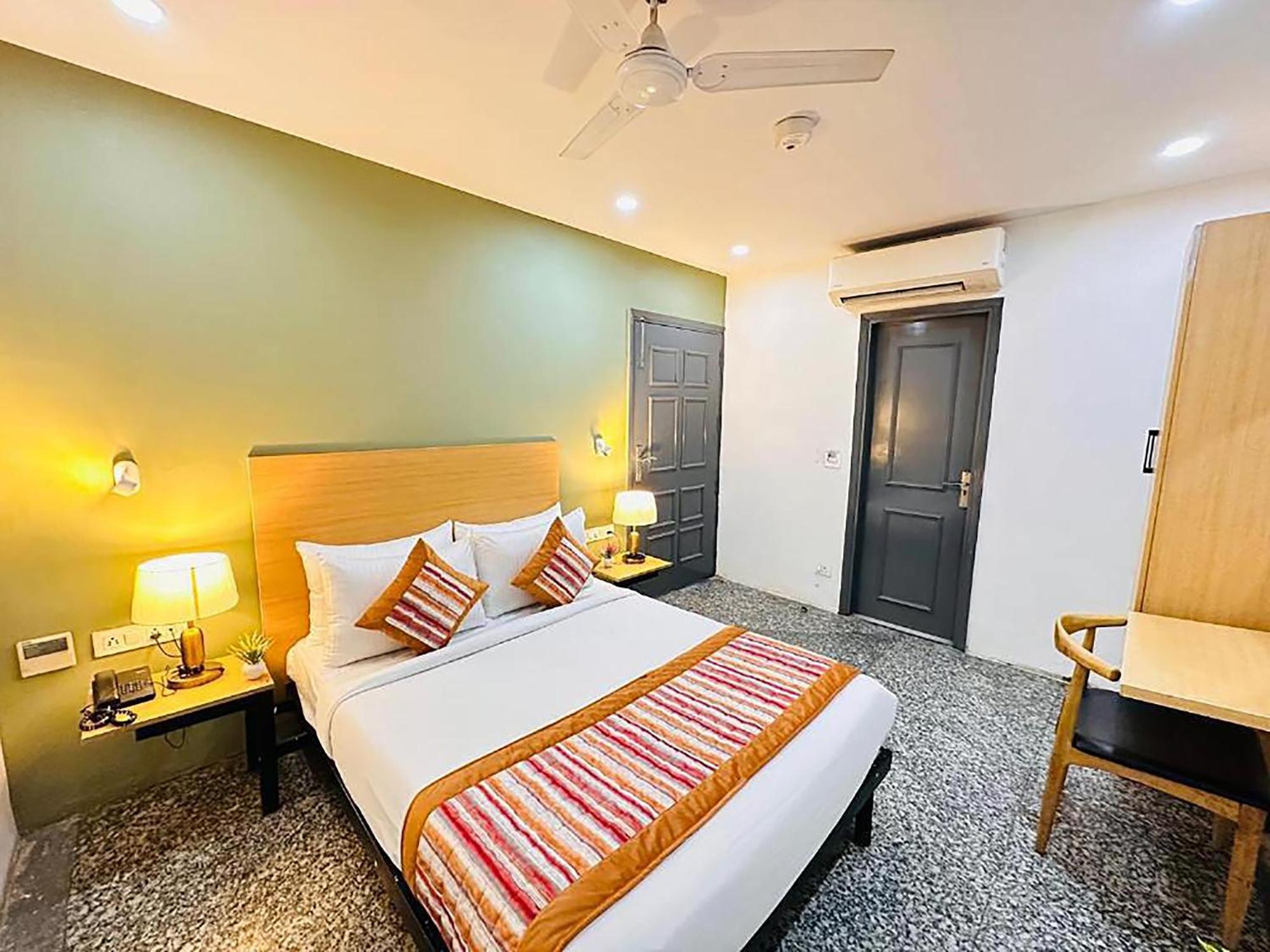 Hotel Golden Saffron By Qotel-Punjabi Bagh Neu-Delhi Exterior foto